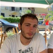 Studente vissuto in Francia per un anno, ottima preparazione di base e buona abilità di conversazione in lingua
